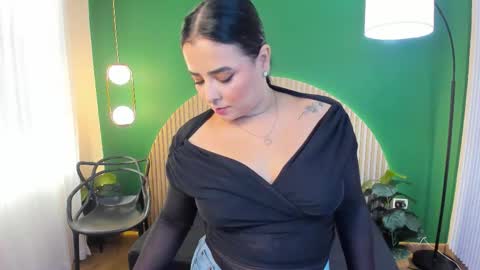 Taylor Bennet online show from December 21, 11:39 am