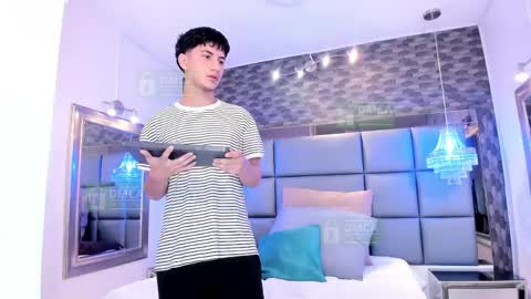 taylor_brooks_ online show from April 30, 12:00 pm