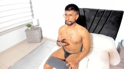 taylormaccurdy_ online show from October 21, 3:02 pm