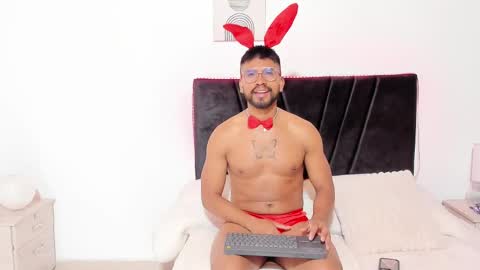 taylormaccurdy_ online show from October 30, 5:57 pm