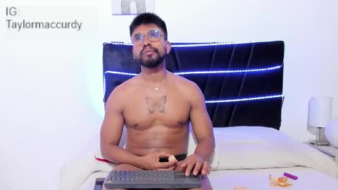 taylormaccurdy_ online show from December 19, 3:46 am