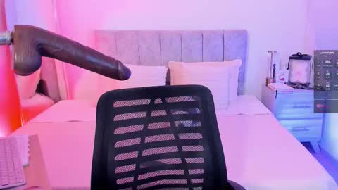 Taylor online show from February 5, 8:57 pm