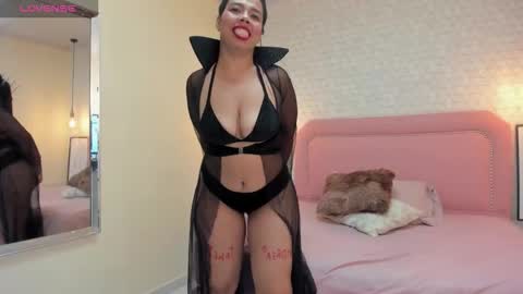 Snapshot of taylormeller chatting on November 1, 3:52 am TAYLOR online show from November 1, 3:52 am