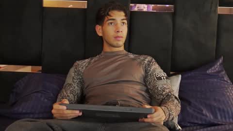 Snapshot of taylorsmiths_ chatting on December 16, 4:17 am taylorsmiths_ online show from December 16, 4:17 am