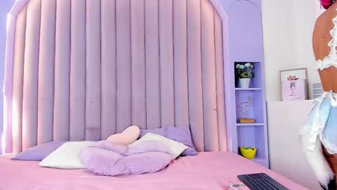 TAYLOR  online show from September 9, 11:54 am