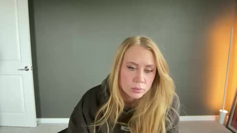 Snapshot of taylorxxxrae chatting on February 10, 12:26 am Taylor Rae online show from February 10, 12:26 am