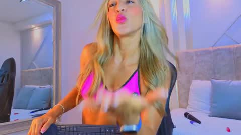 tayra online show from March 15, 6:58 pm