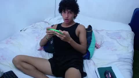 Snapshot of tayronx33 chatting on December 15, 11:31 pm Tayron online show from December 15, 11:31 pm