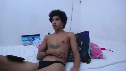 Snapshot of tayronx33 chatting on December 22, 8:47 pm Tayron online show from December 22, 8:47 pm