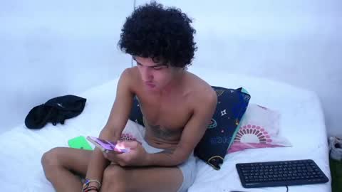 Snapshot of tayronx33 chatting on December 23, 7:41 pm Tayron online show from December 23, 7:41 pm