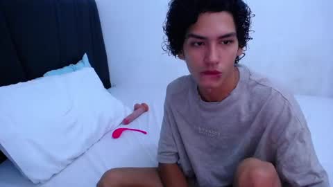 Snapshot of tayronx33 chatting on February 25, 10:18 pm Tayron online show from February 25, 10:18 pm