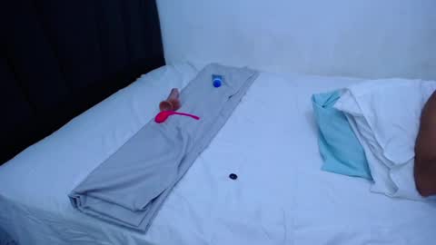 Snapshot of tayronx33 chatting on February 27, 4:21 pm Tayron online show from February 27, 4:21 pm