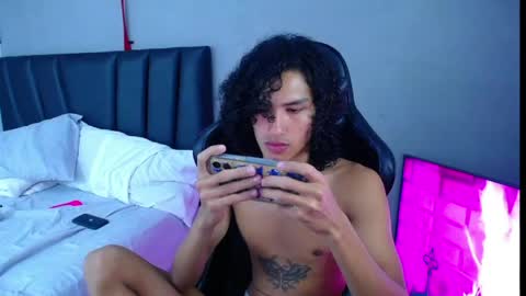 Tayron online show from April 16, 6:41 pm