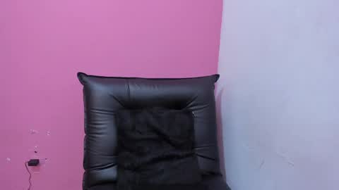 Snapshot of taysonysasha chatting on January 24, 10:30 pm ask for cum online show from January 24, 10:30 pm