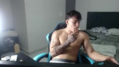 team23hot0 online show from December 4, 6:44 am