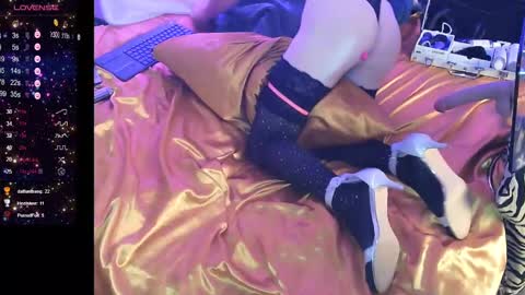 Snapshot of teasybitchycd chatting on December 7, 11:40 am TeasyBitchyCross online show from December 7, 11:40 am