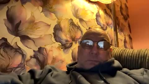 Mark online show from October 16, 7:15 pm