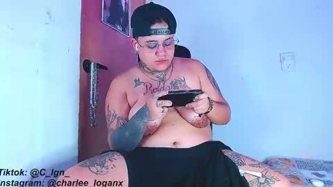 Charlee He online show from February 13, 4:22 am