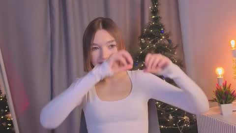 Snapshot of tecna_tonic chatting on December 18, 5:35 am all me precious online show from December 18, 5:35 am