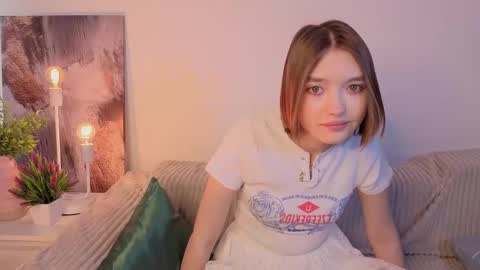 Snapshot of tecna_tonic chatting on February 6, 5:12 am all me precious online show from February 6, 5:12 am