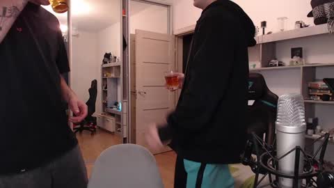 Teddy online show from December 9, 4:37 pm