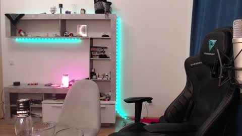 Teddy online show from December 15, 6:37 pm