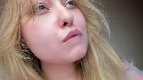 Snapshot of teeencutee chatting on July 7, 7:23 am Monika --------------2 stream 700 GMT day online show from July 7, 7:23 am