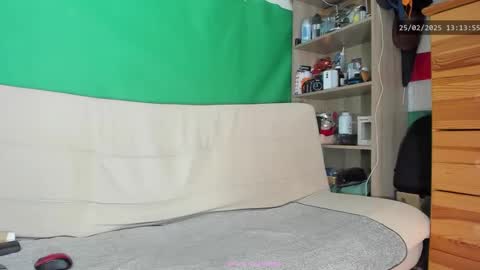 Snapshot of telepaticman chatting on February 25, 12:13 pm Virg Lszl online show from February 25, 12:13 pm