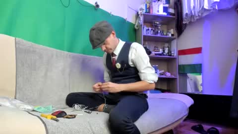 Snapshot of telepaticman chatting on November 28, 12:41 pm Virg Lszl online show from November 28, 12:41 pm