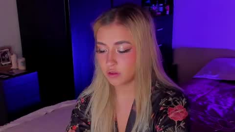 Sara online show from April 24, 3:03 pm