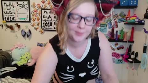 Snapshot of ten_tickle_pixie chatting on May 18, 10:15 pm Pixie and Tentacle Overlord online show from May 18, 10:15 pm