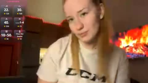 Snapshot of teneshaalthiser chatting on April 8, 11:05 pm Hello My name is Ida I will be very glad to see you 3 online show from April 8, 11:05 pm