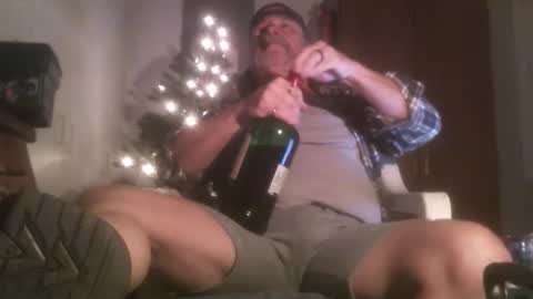 Snapshot of tennredneck chatting on December 30, 4:53 am Tennredneck online show from December 30, 4:53 am