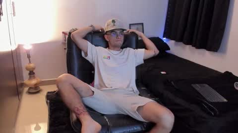 Snapshot of teomodel1 chatting on January 6, 5:11 am teomodel1 online show from January 6, 5:11 am