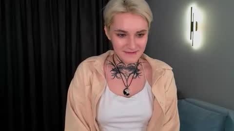 Maria online show from December 15, 1:04 pm