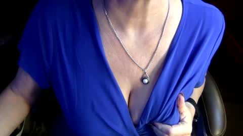 Snapshot of tessa_foxxx chatting on November 4, 12:21 am tessa_foxxx online show from November 4, 12:21 am