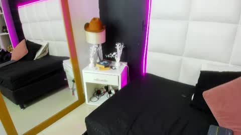 Snapshot of tessa_sinclaire chatting on July 18, 8:01 pm TERESA online show from July 18, 8:01 pm