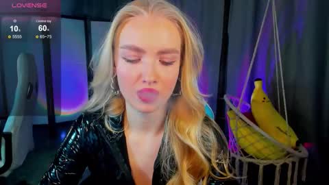 TessaHamilton online show from February 11, 8:41 am