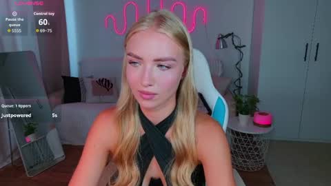 TessaHamilton online show from July 22, 10:07 am