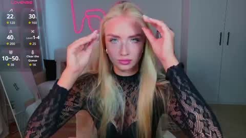 TessaHamilton online show from August 3, 7:29 am
