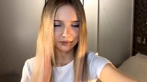 Snapshot of tessiebe chatting on March 3, 2:01 pm tessiebe online show from March 3, 2:01 pm