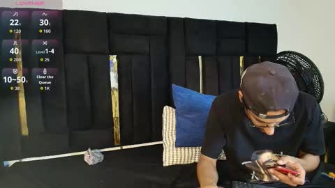 T H A I S  online show from November 23, 7:57 pm