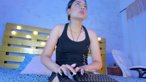 Snapshot of thalia888_ chatting on October 12, 7:02 pm thalia888_ online show from October 12, 7:02 pm