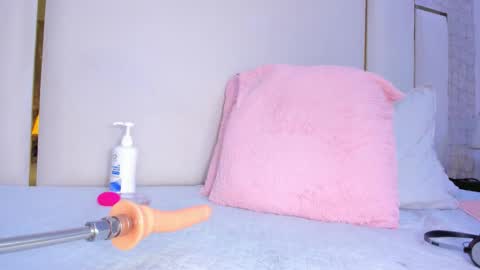 Snapshot of thalia888_ chatting on November 28, 8:22 pm thalia888_ online show from November 28, 8:22 pm