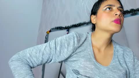 Snapshot of thalia888_ chatting on December 14, 7:07 pm thalia888_ online show from December 14, 7:07 pm