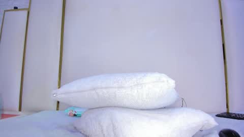 Snapshot of thalia888_ chatting on December 18, 9:21 pm thalia888_ online show from December 18, 9:21 pm