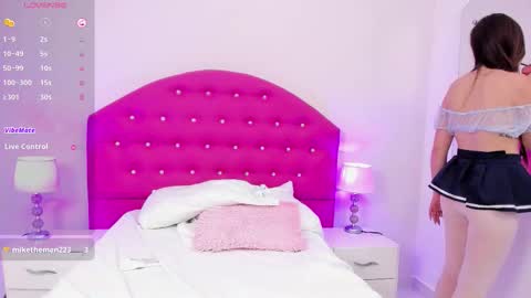 Snapshot of thalia_bae chatting on November 22, 8:30 pm Thalia online show from November 22, 8:30 pm