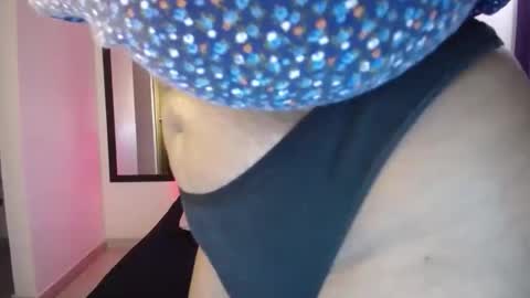 Snapshot of thalia_joness chatting on October 29, 1:24 pm Thalia online show from October 29, 1:24 pm