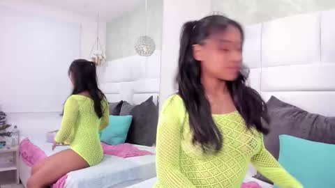 Snapshot of thalia_nichols chatting on December 17, 9:54 pm Thalia Nichols online show from December 17, 9:54 pm