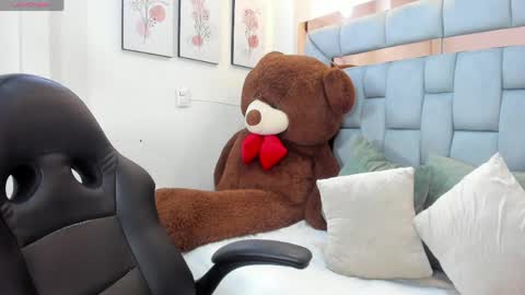 Snapshot of thalia_nichols chatting on May 15, 10:17 pm Thalia Nichols online show from May 15, 10:17 pm